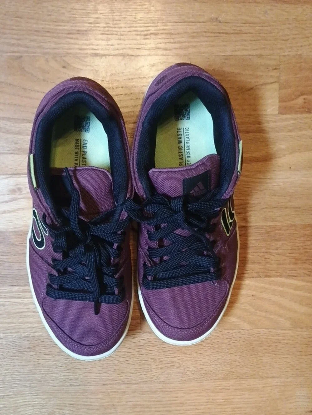 Adidas Mens Maroon & Black Flat Pedal Biking Sneakers. 5.10 Freeriders